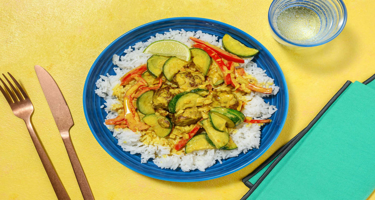 Curry crémeux de boulettes de bœuf riz, courgette et poivron
