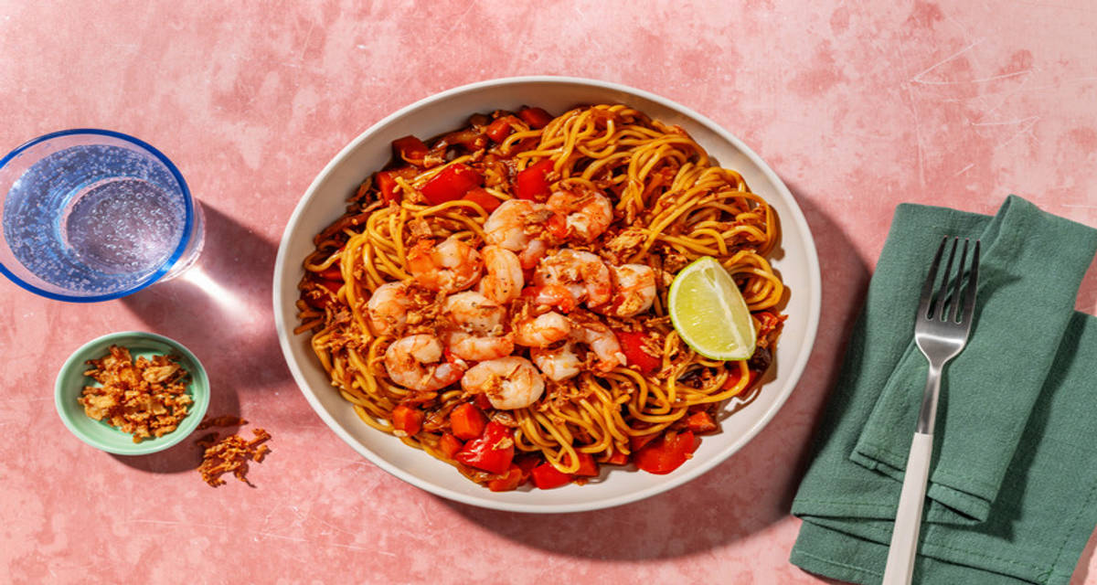 Noedels met knoflookgarnalen met wokgroenten in ketjapsaus