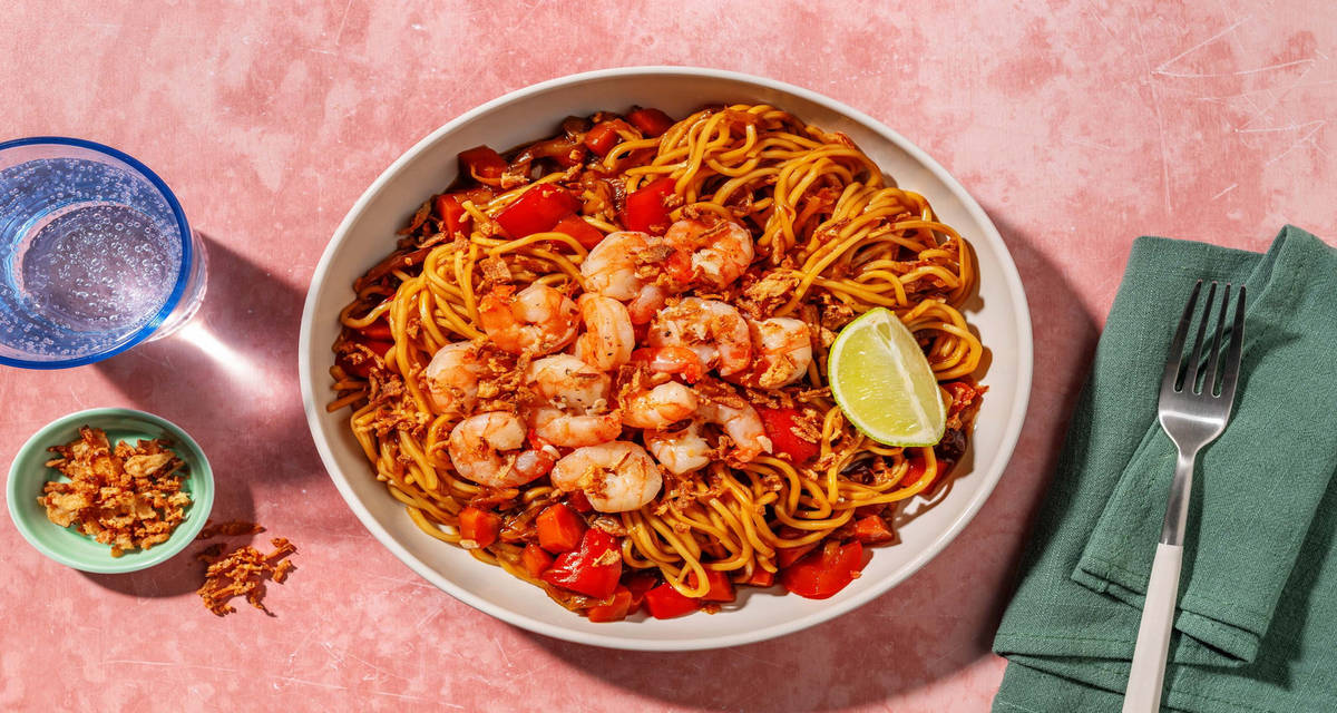 Noedels met knoflookgarnalen met wokgroenten in ketjapsaus