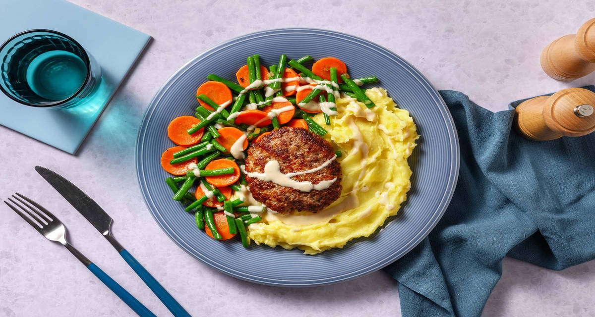 Burger de veau en sauce moutarde crémeuse purée de pommes de terre, carotte et haricots verts