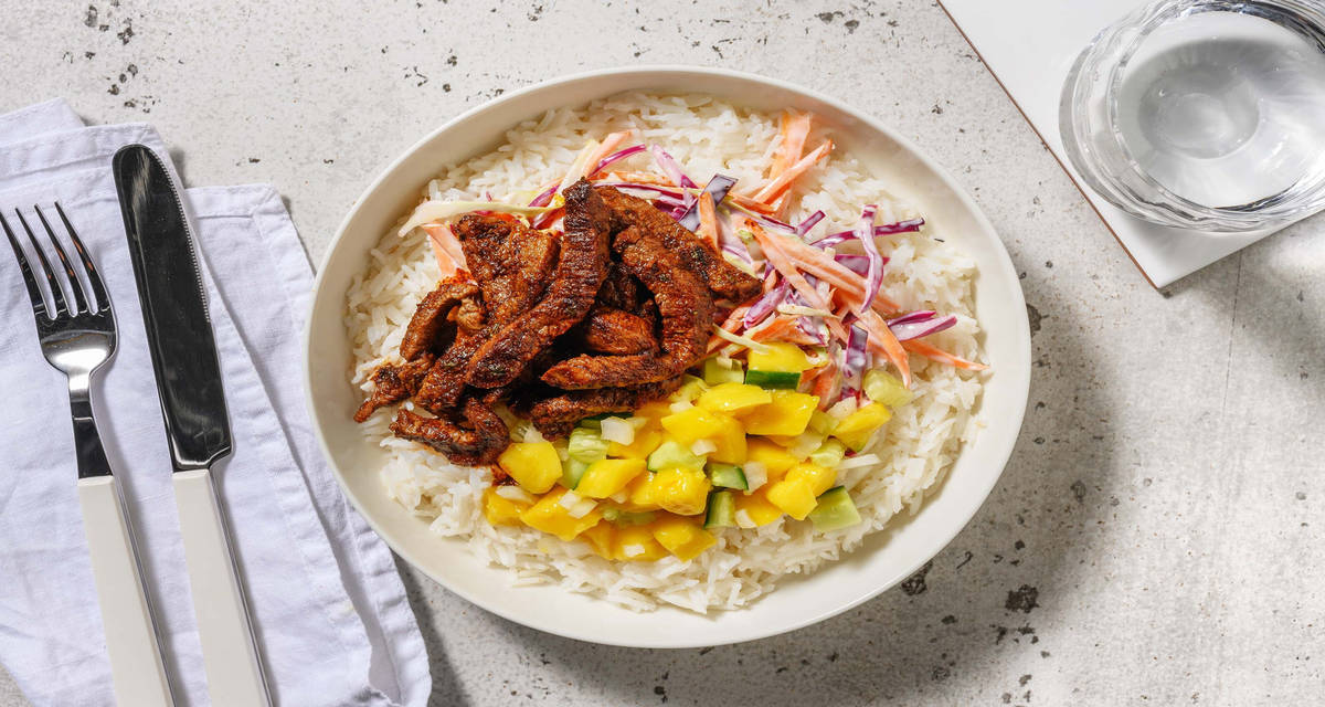 Émincés de steak et salsa à la mangue riz aux épices mexicaines et salade de chou et carotte