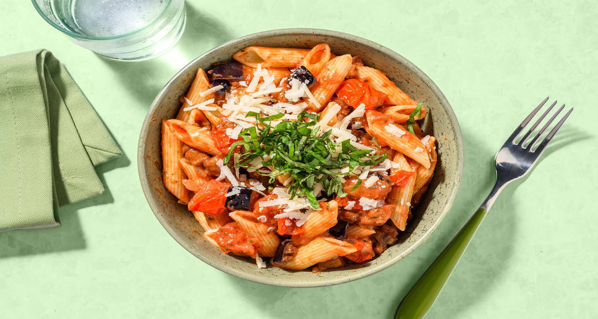 Penne alla norma et Parmigiano Reggiano aubergine, pecorino et basilic frais