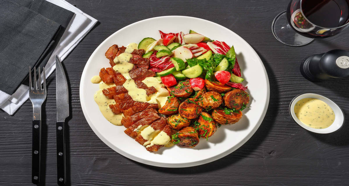 Steak met hollandaisesaus met kruidenkrieltjes, salade en honing-mosterddressing