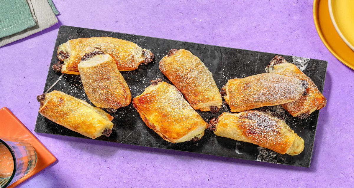 Rozijnenbroodjes Om te delen | met zelfgemaakte custard