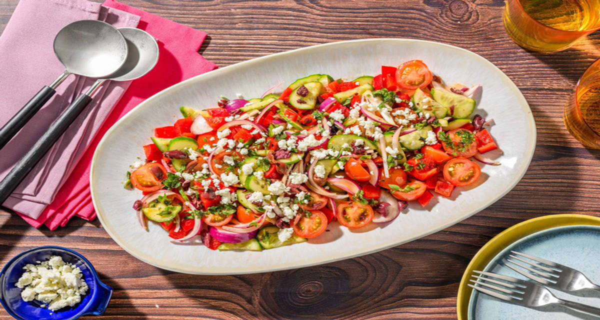 Griekse salade om te delen | met verse oregano en kalamata-olijven