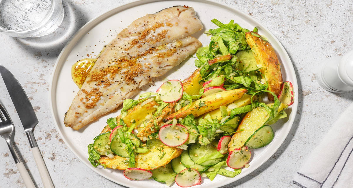 Filet de merlu et salade à la scandinave pommes de terre sautées, laitue et aneth