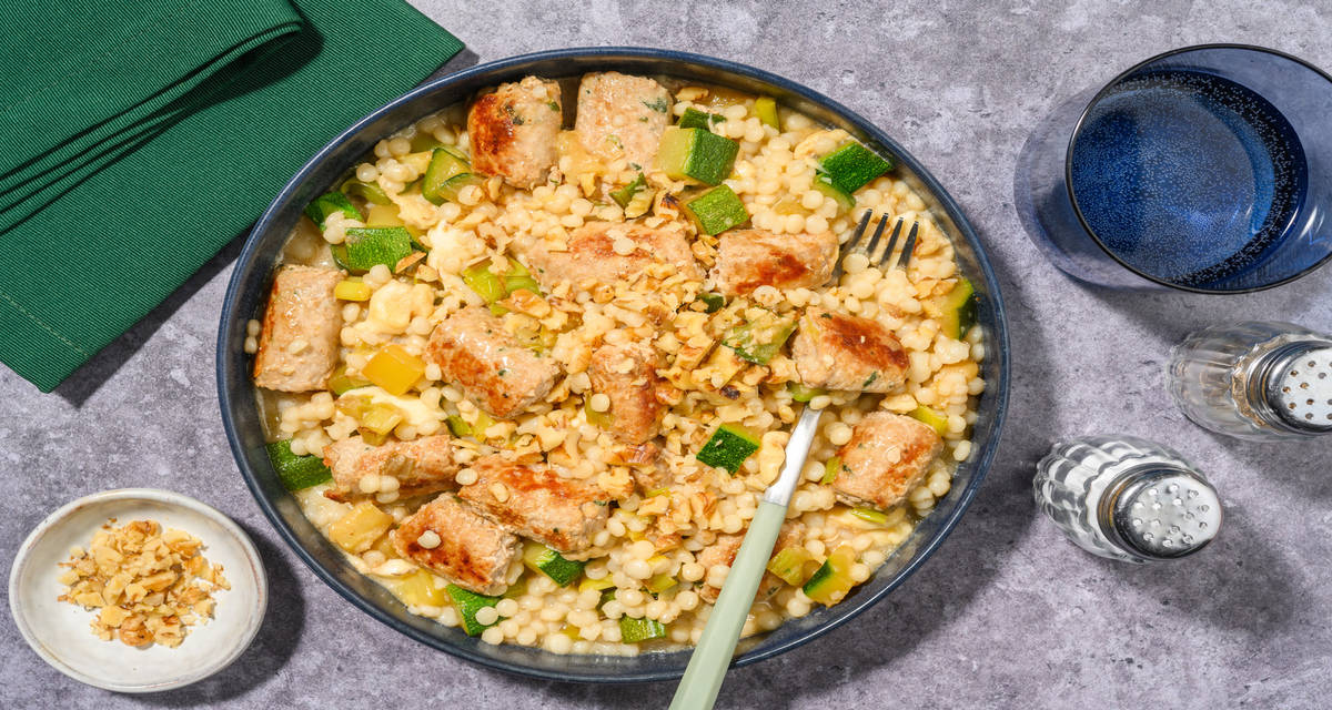 Couscous perlato salsiccia e stracchino con porri, zucchine e noci