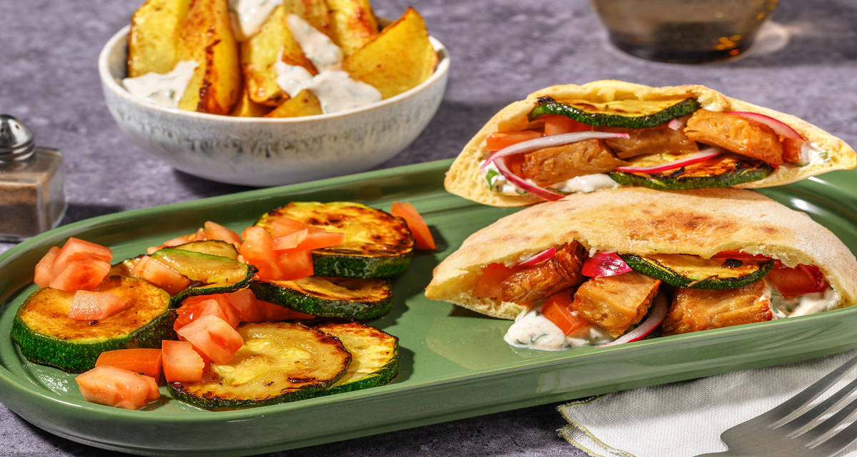 Shawarma med vegetarstrimler og zucchini med harissakartofler og hvidløgsdressing