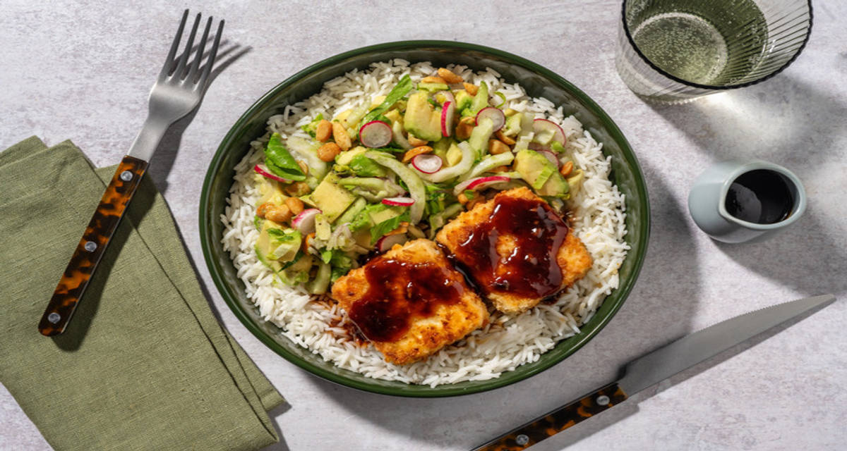 Kokospanerad tofu med pak choi-sallad och asiatisk sås