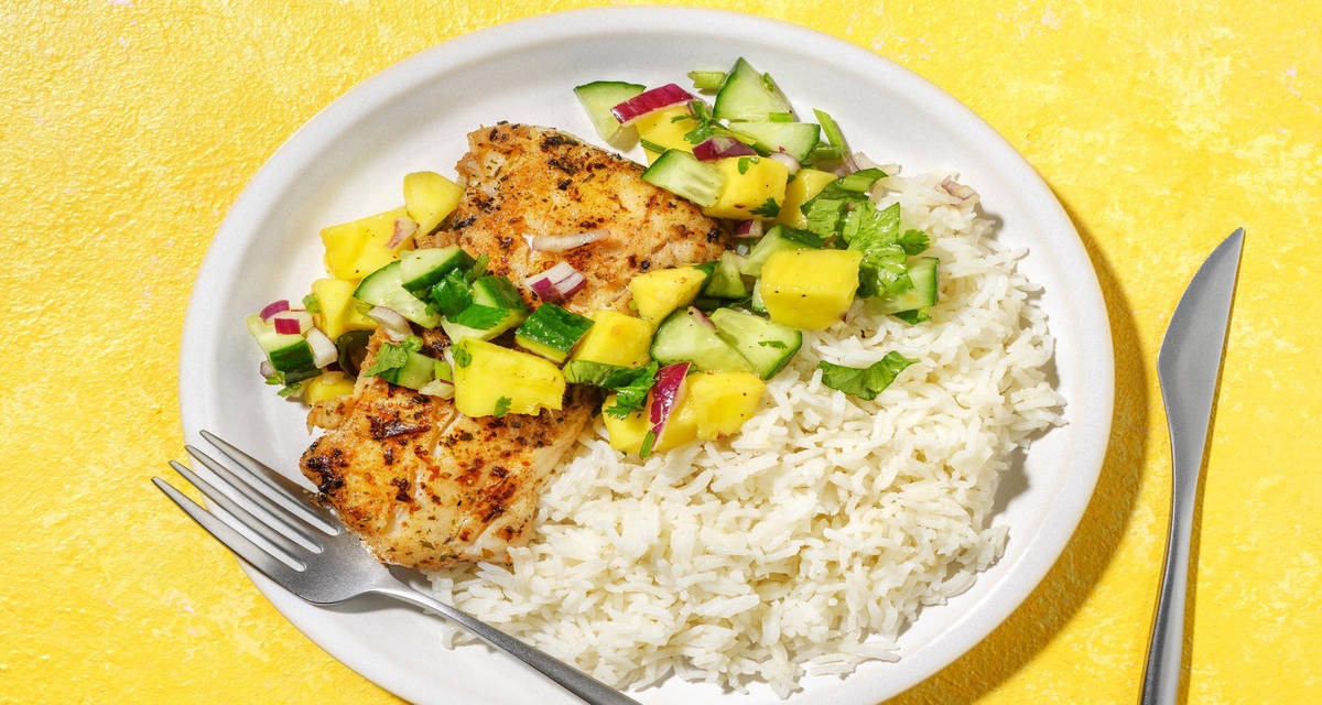 Lynstegt BBQ-sej og mangosalsa med jasminris og yoghurtdressing