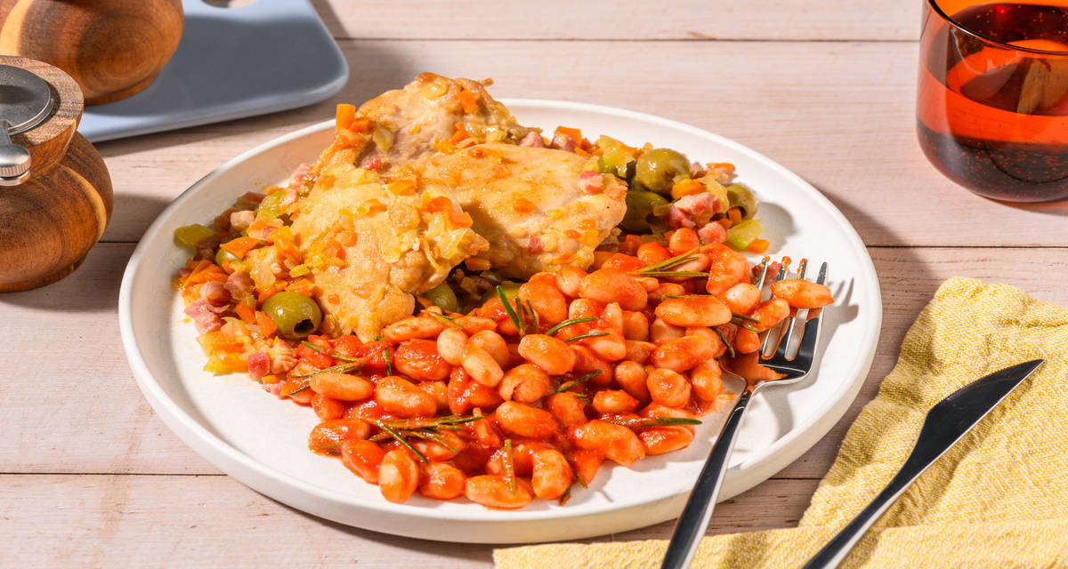 Bistecche di pollo e pancetta all'etrusca con fagioli cannellini al sugo e olive