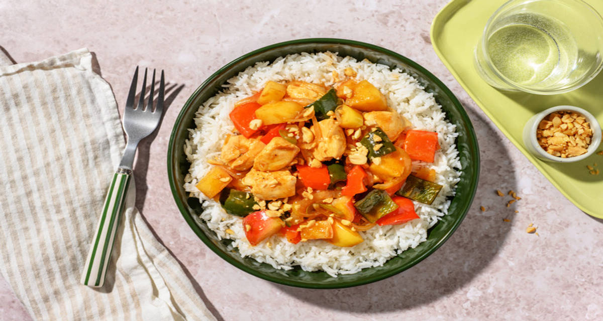 Tang Cu Ji: pollo agridulce con manzana con verduras y cacahuetes sobre arroz basmati