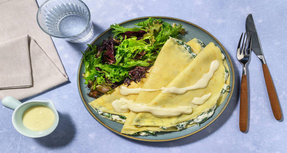 Crespelle fatte in casa alla ricotta e spinaci con besciamella ricca al formaggio e insalata