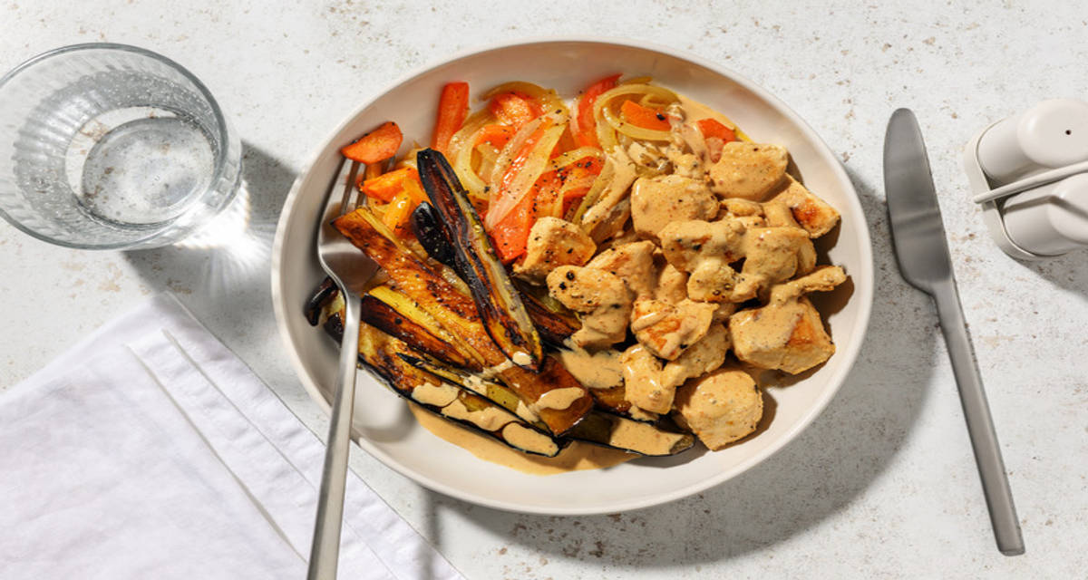 El Satay: pollo con salsa de cacahuete acompañado de verduritas salteadas