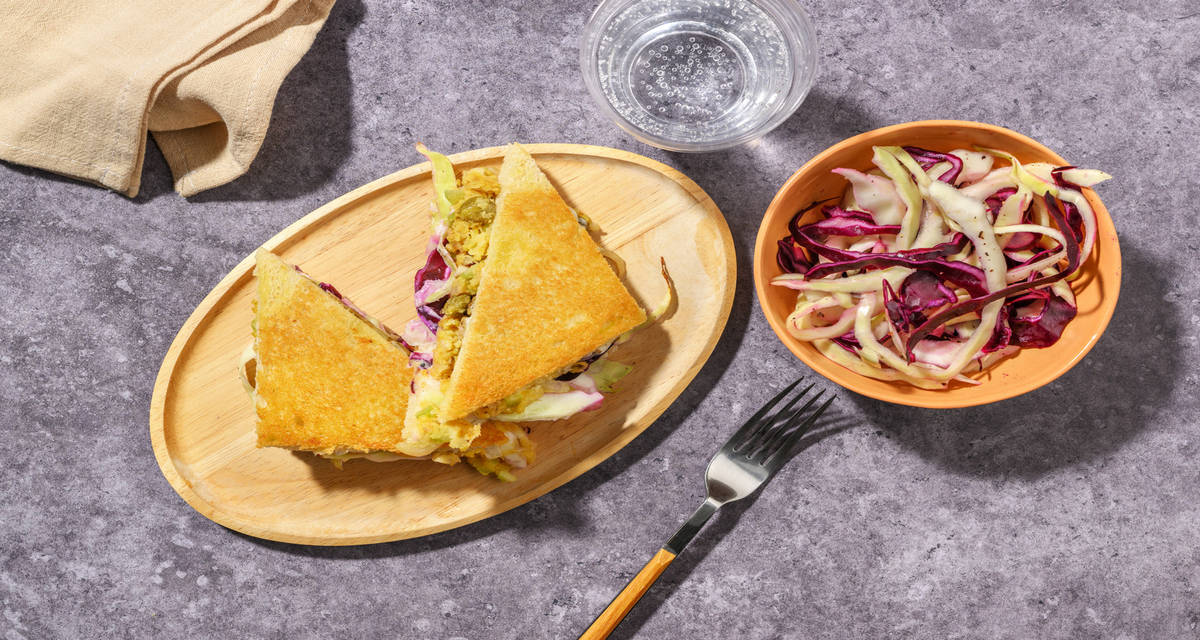 Tramezzini al caprino, pancetta e paté di ceci con mix di cavolo cappuccio, limone e e capperi
