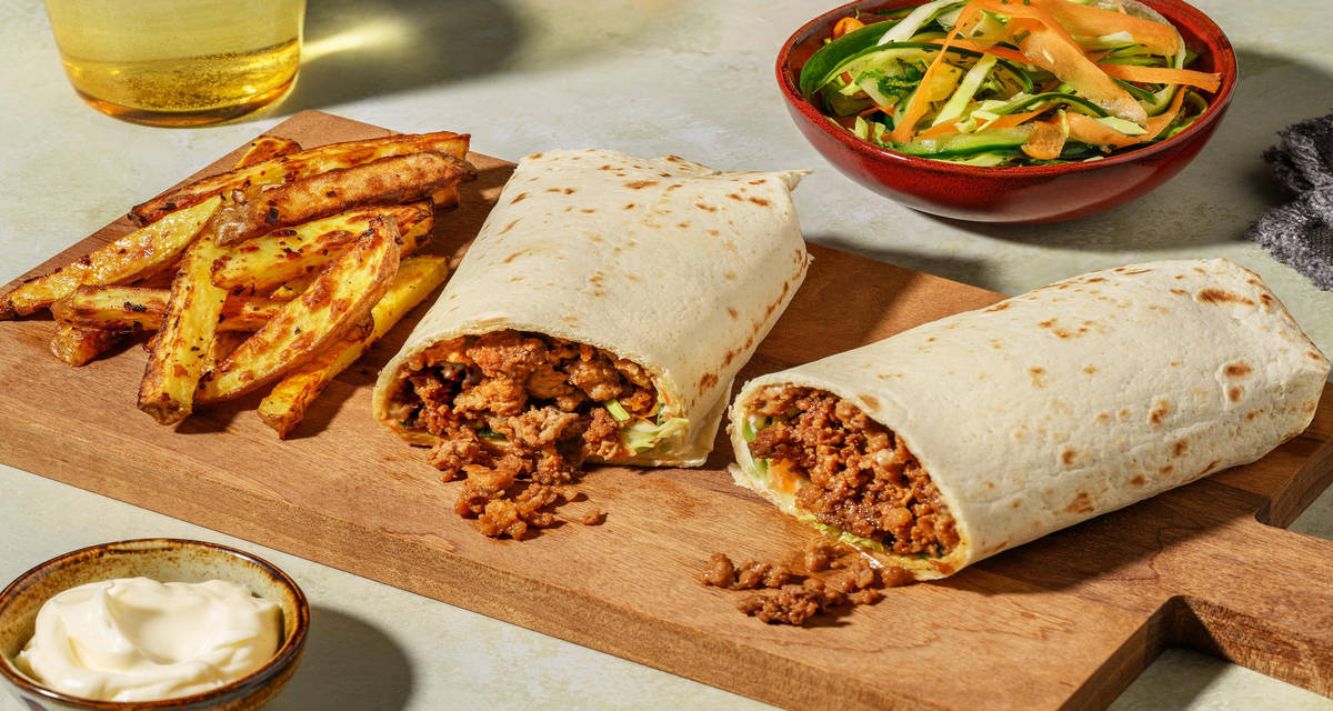 Vietnamesisk wrap med hakket svine- og kalvekød med agurk, koriander og mynte
