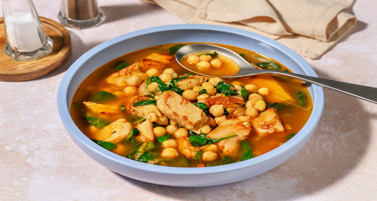 Estofado de garbanzos y heura con brotes de espinacas