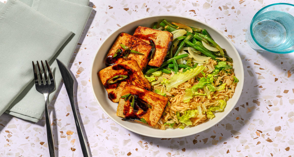 Tofu glaseado con judías verdes con ensalada de arroz