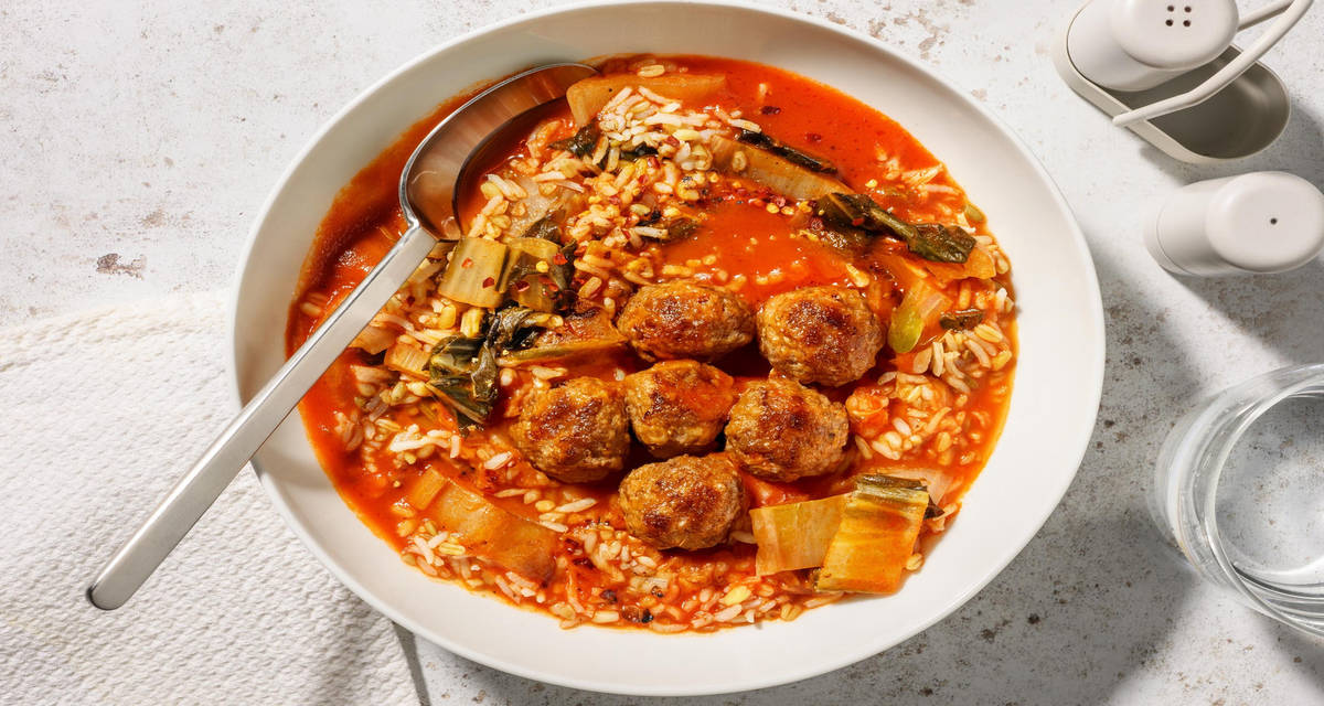 Zuppa ai 3 cereali e polpette genuine di pollo con sugo di pomodoro e bietole nostrane