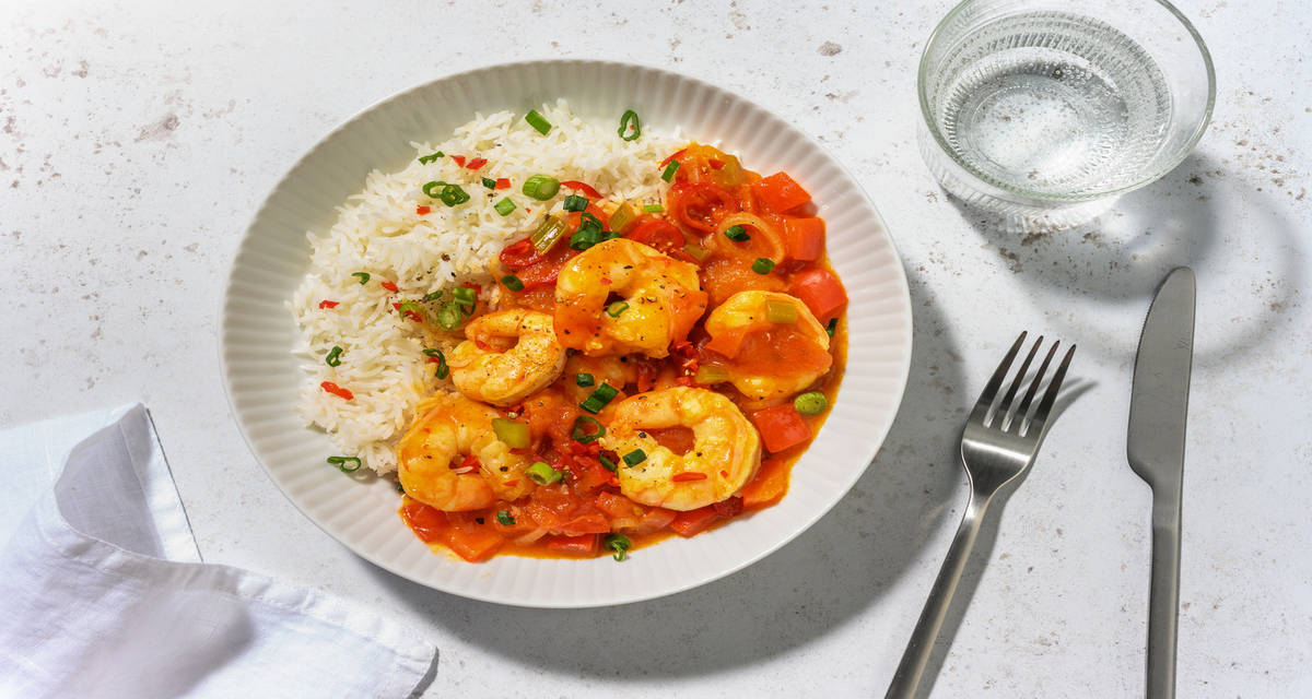 Étouffée di mazzancolle cotte al sugo alla creola con peperone, cipollotto e riso Jasmine