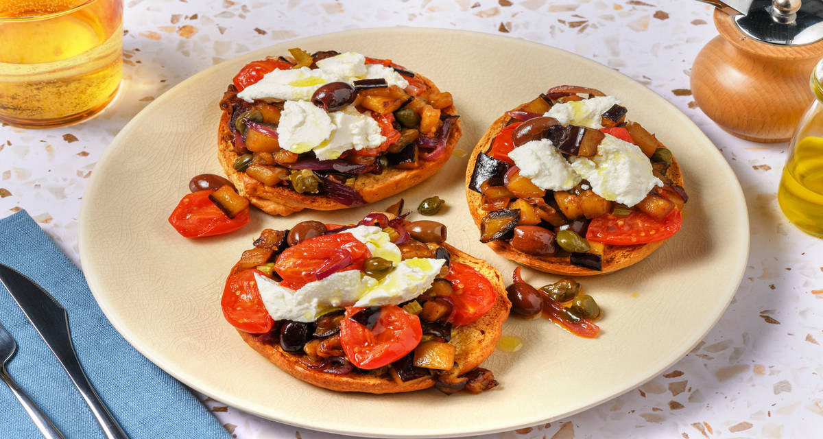 Sapori del Sud - frisella alla caponata e ricotta con melanzane, pomodorini e olive