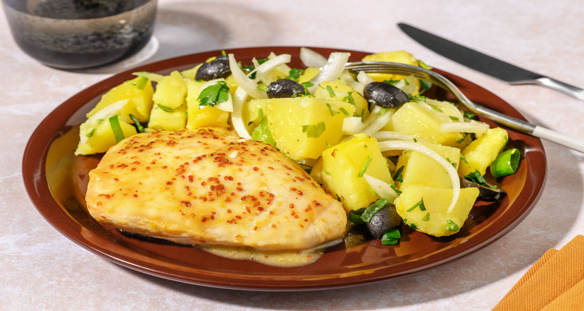 Pollo con mostaza antigua y papas aliñadas con olivas negras