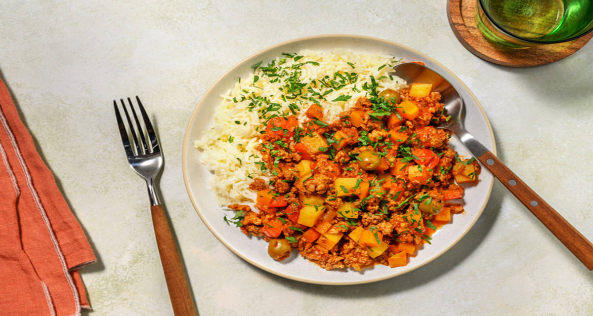 Picadillo alla cubana - carne stufata e peperoni con sugo alle olive, riso bianco e patate