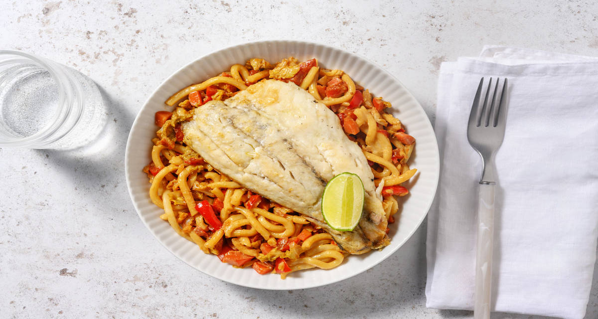 Pangasiusfilet met kruidige kokoscurry met verse udonnoedels en groenten