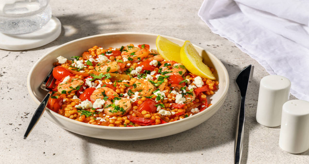 Scampi's met parelcouscous in kerstomatensaus met witte kaas, citroen en puntpaprika