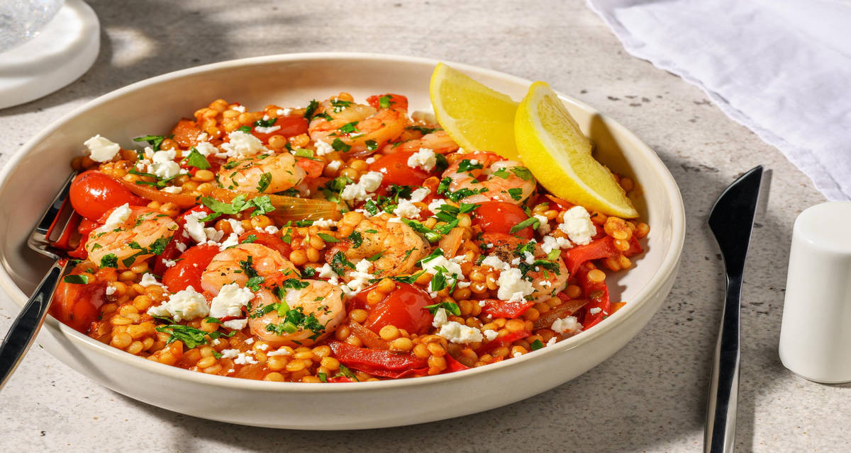 Couscous perlé aux crevettes et sauce aux tomates cerises fromage à la grecque, citron et poivron pointu
