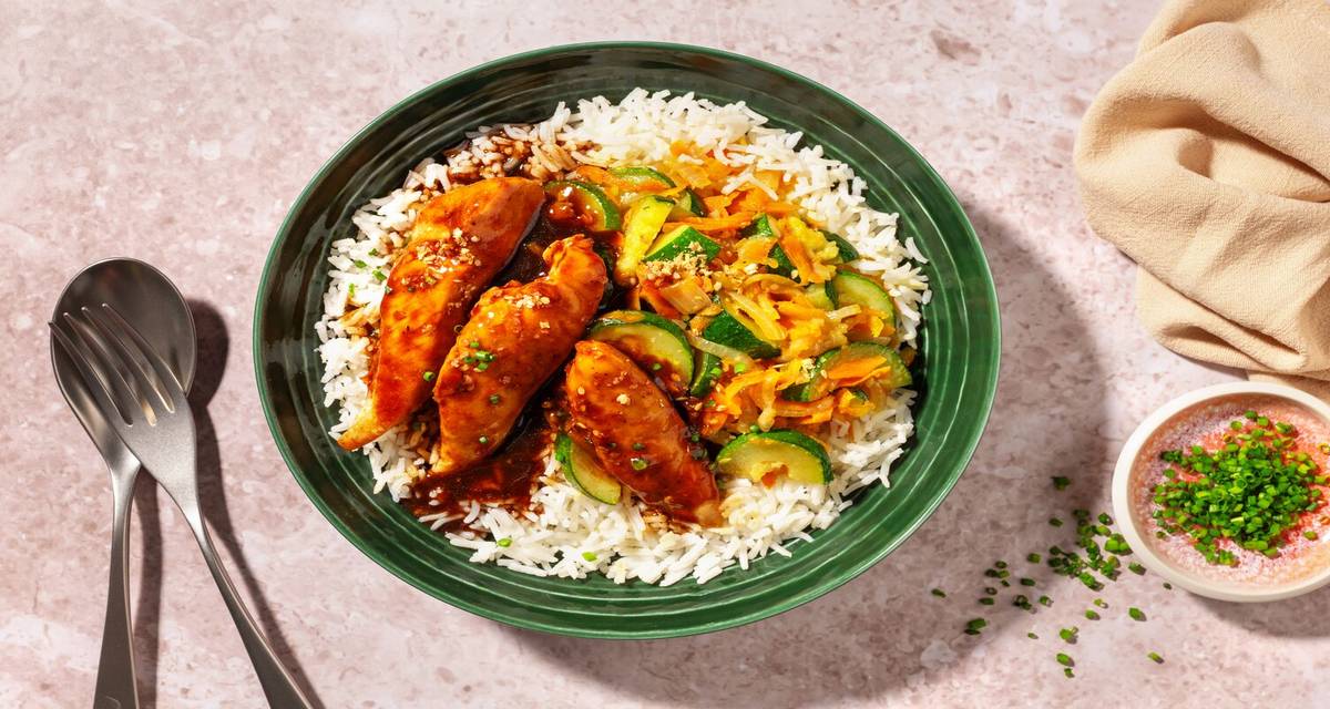Aiguillettes de poulet façon teriyaki avec des courgettes poêlées & du gomasio