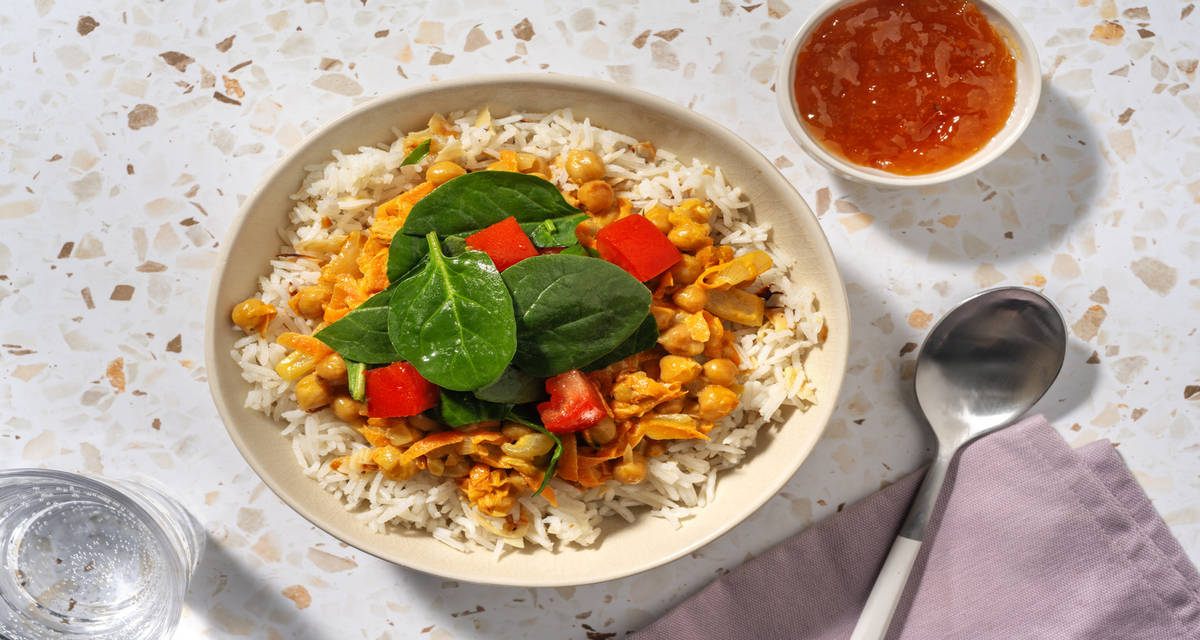 Currystekta kikärtor med mandelris och söt aprikoschutney