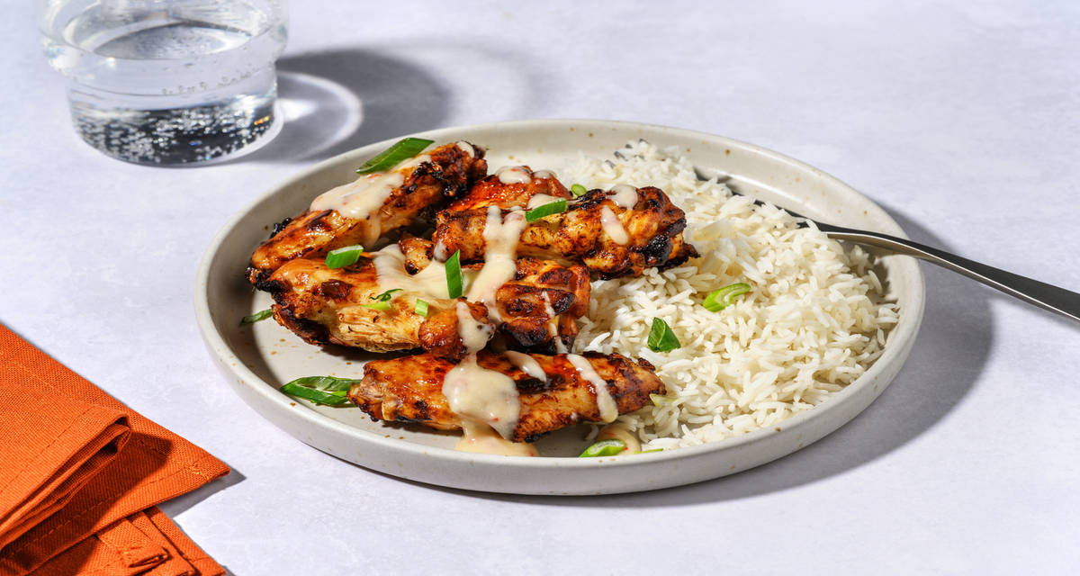 Alitas de pollo con glaseado de miso y ponzu con leche de coco infusionada y arroz