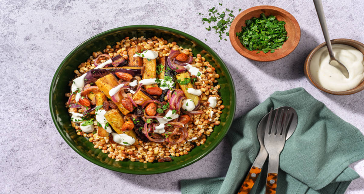 Aubergine braisée & boulgour à la marocaine avec des lentilles & un tfaya aux raisins secs