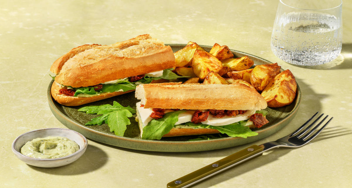 Sandwich italien tomates séchées & mozza avec une sauce mayo-basilic & des potatoes