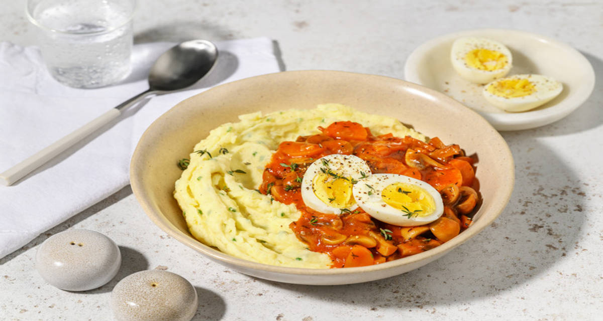 Mijoté de champignons en sauce & purée avec du fromage frais & un œuf