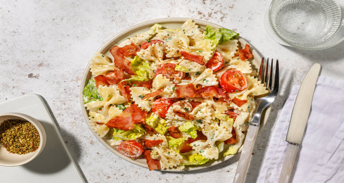 La Plaisir : farfalle, bacon & ciboulette avec une sauce yaourt & des tomates cerises