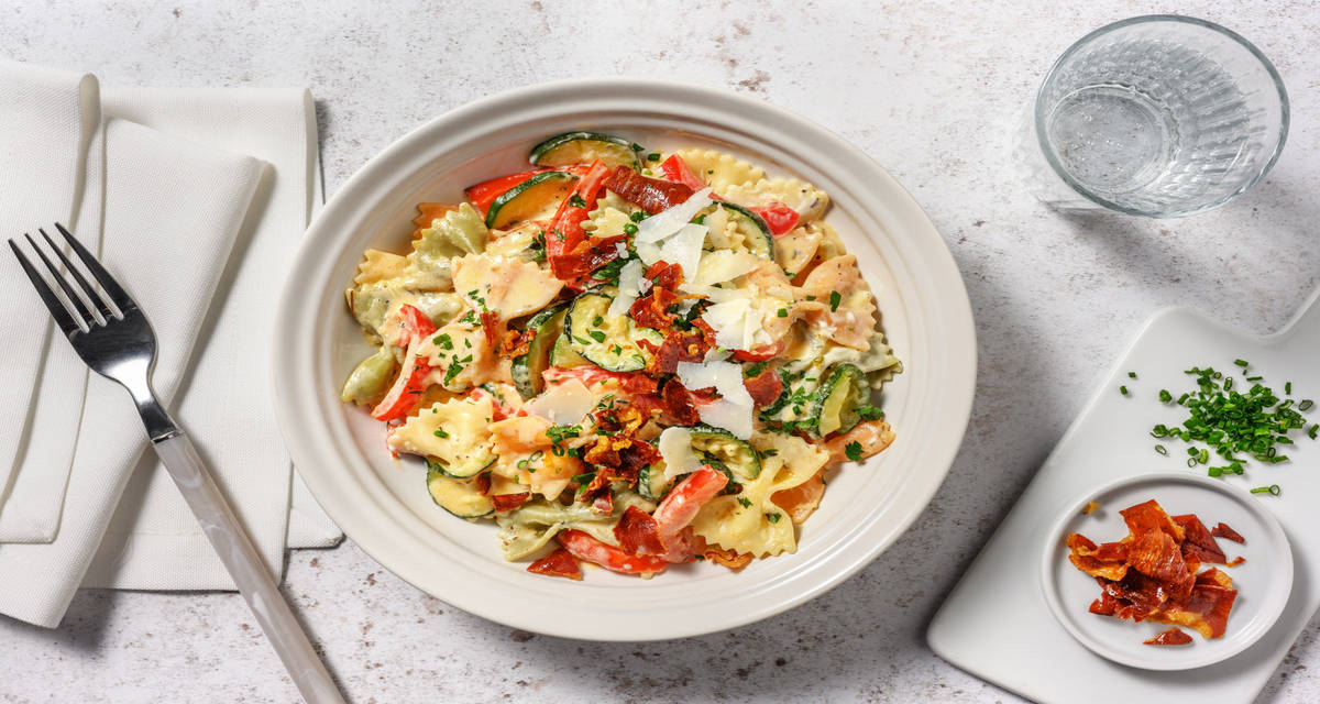 Pasta Salad : légumes & chips de prosciutto avec du grana padano AOP & du sarasson