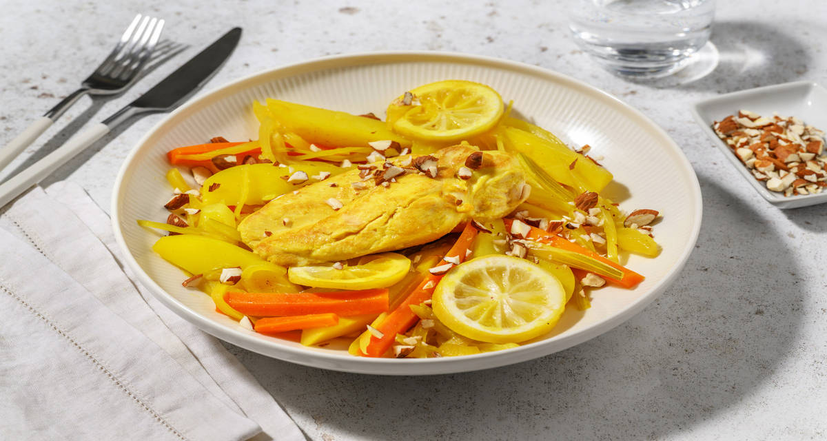 Tajine au poulet, amandes grillées & fenouil garni de ras el-hanout, citron & curcuma