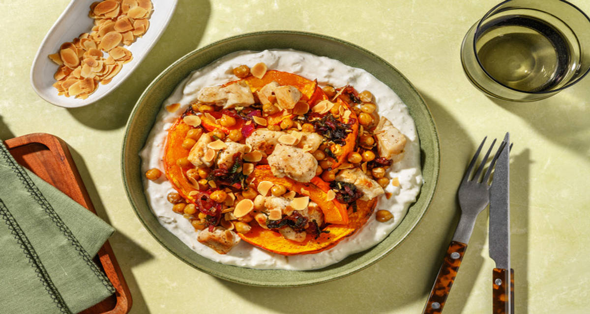 Dinde & potimarron rôti à la sauge avec du fromage à la grecque & des amandes