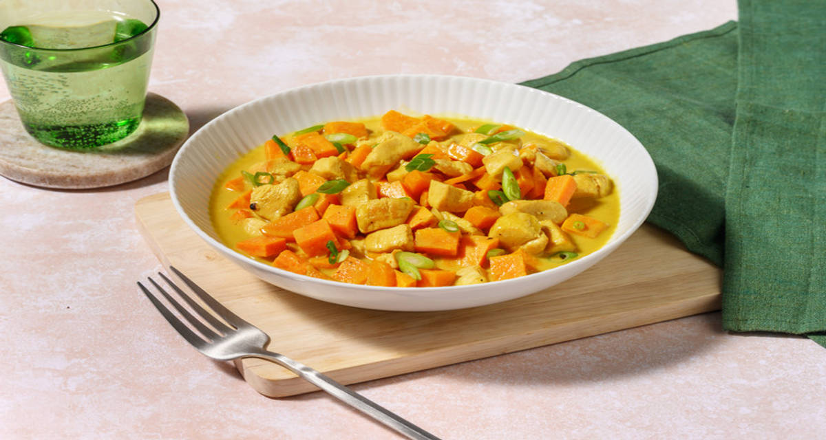 Mijoté vivifiant de dinde au curry garni de coco & patate douce