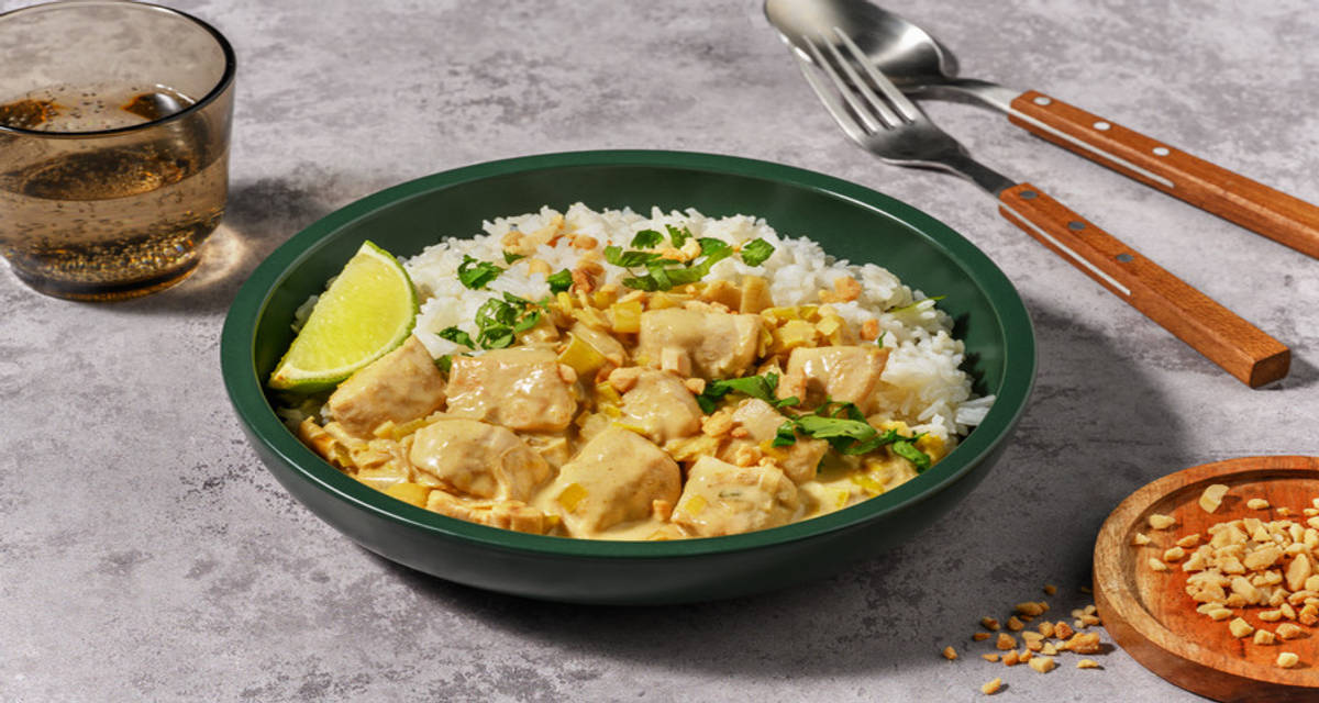 Curry vert thaï au poulet & coco avec du poireau & du gingembre