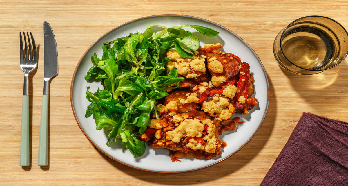 Crumble de légumes au pecorino AOP garni de courgette, tomates & paprika fumé