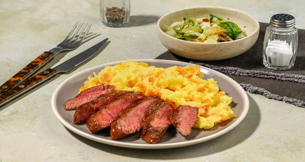 Bœuf fusion, pak choï & réduction soja avec une purée pommes de terre-carotte au curry