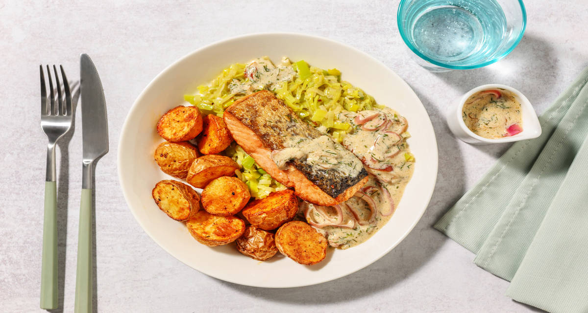 Saumon snacké en sauce crémeuse à l'aneth poireau, fenouil & pommes de terre rôties