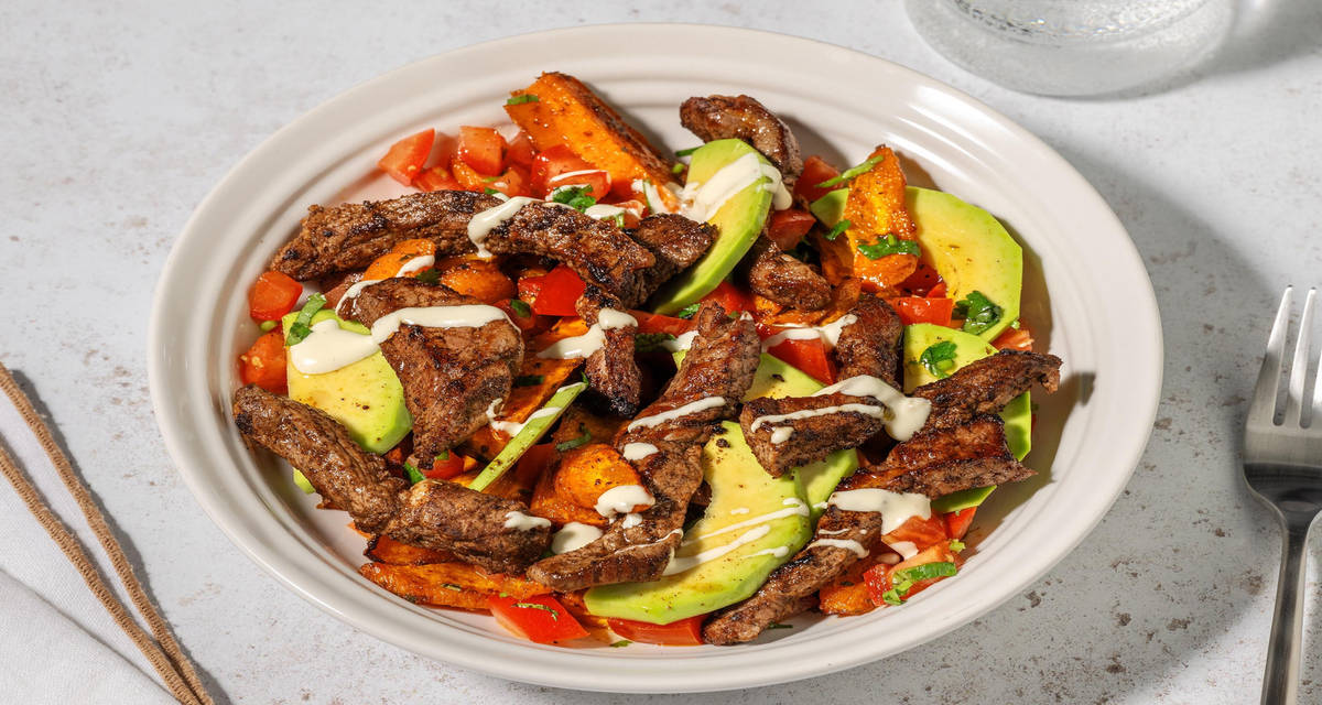 Émincés de steak à la mexicaine et bowl de patate douce rôtie avocat & salsa de tomate
