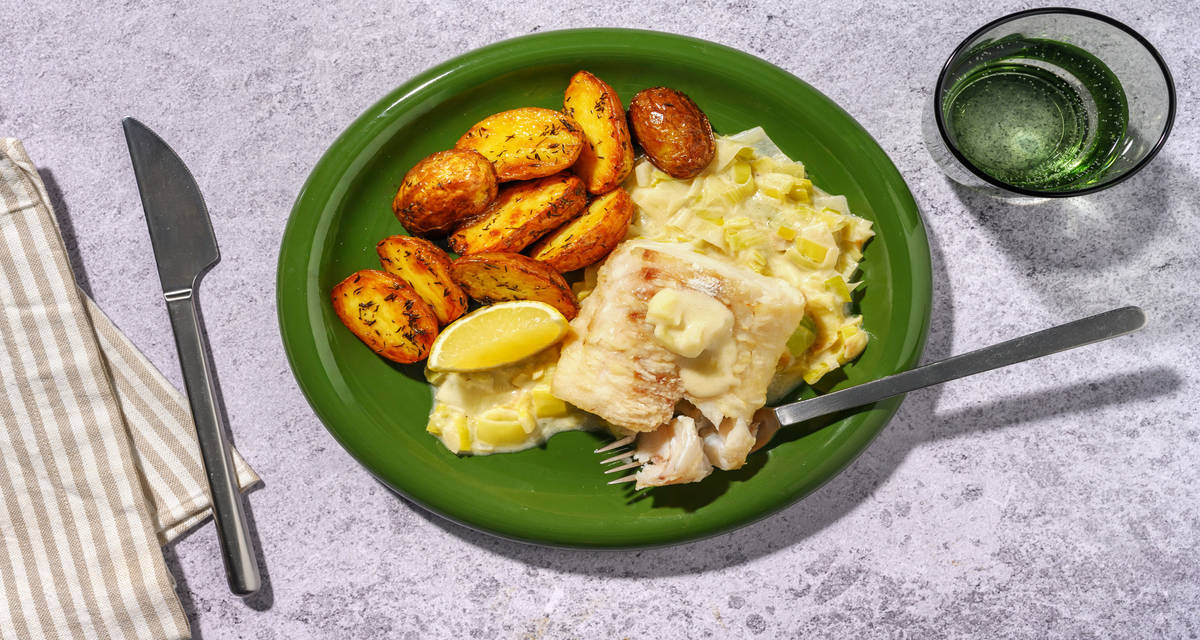 Filet de lieu & grenailles rôties au thym avec une fondue de poireau sauce avoine