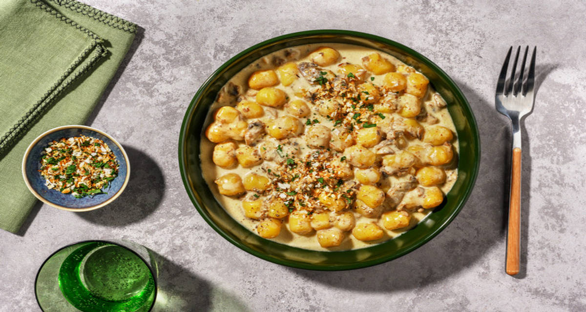 'Come in baita' - gnocchetti cremosi al sugo di porcini con briciole croccanti di pangrattato e prezzemolo