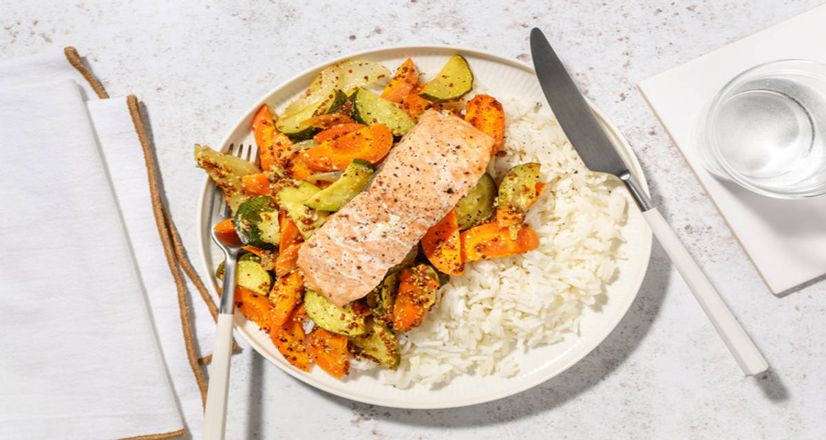 ¡En papillote! Salmon con verduras a la mostaza con arroz sencillo al horno