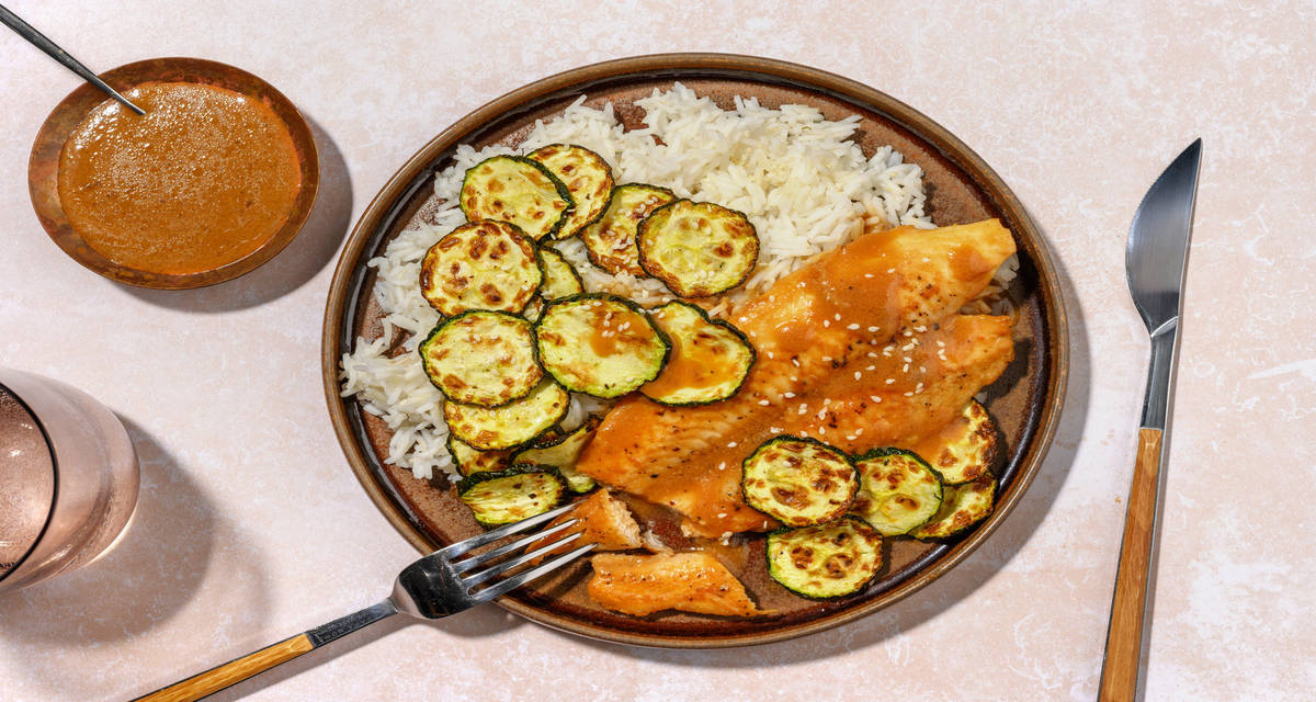 Filetto di pesce in glassa di miso e zucchine dorate con riso bianco in salsa 'ponzu' al lime